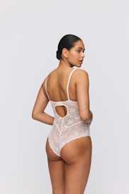 Salesbook image with head | Marie Jo