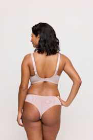 Salesbook image with head | Primadonna