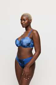 Salesbook image with head | Primadonna