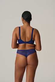 Salesbook image with head | Primadonna