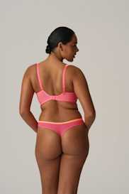 Salesbook image with head | Primadonna