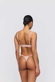 Salesbook image with head | Marie Jo