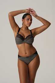 Salesbook image with head | Primadonna