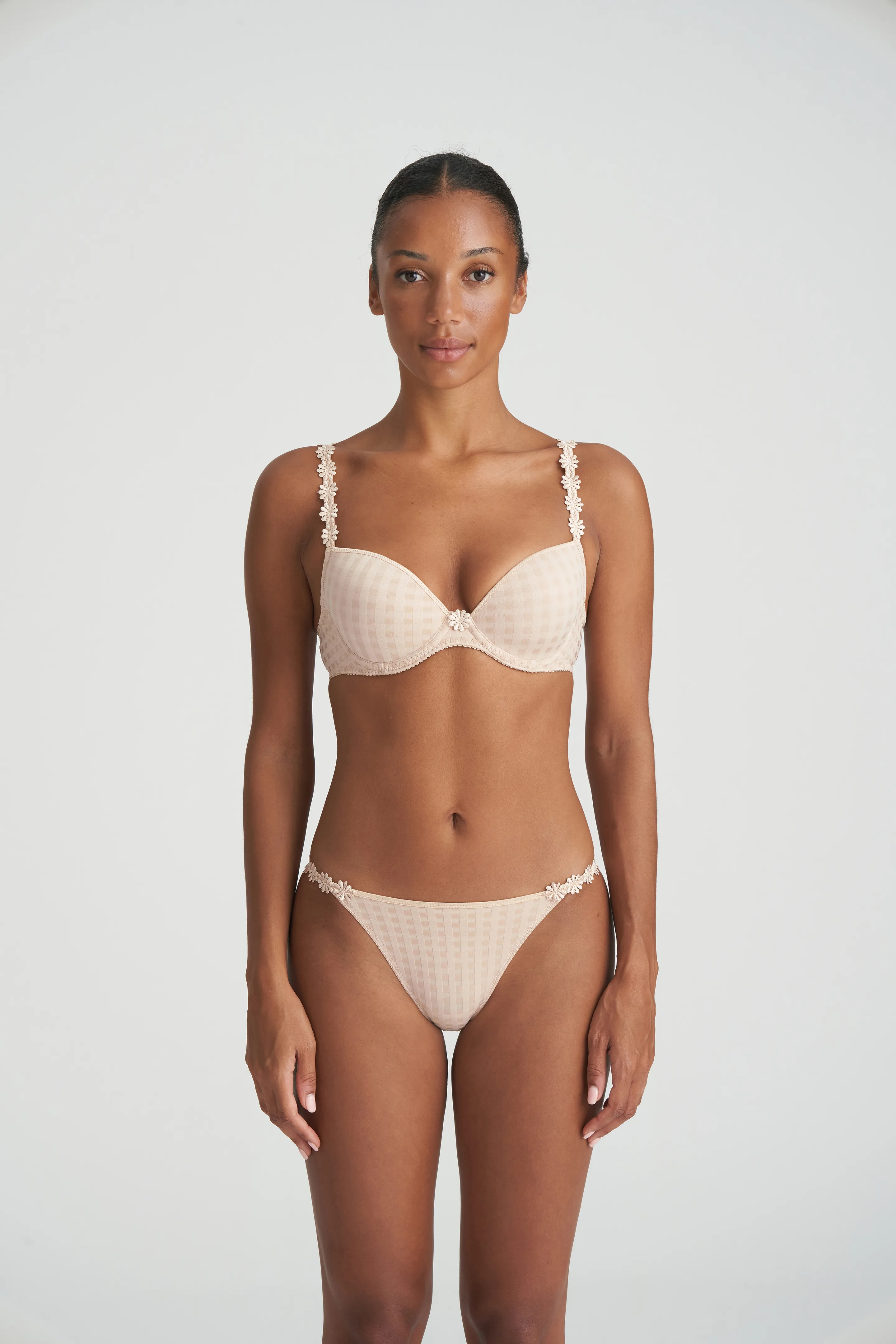 Seamless non padded bra AVERO