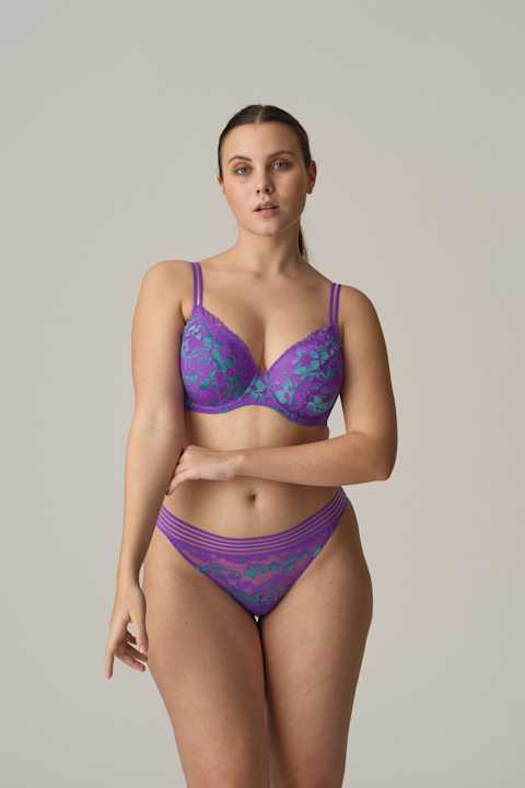 Salesbook image with head | Primadonna