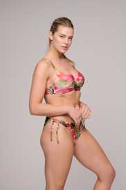 Salesbook image with head | Marie Jo