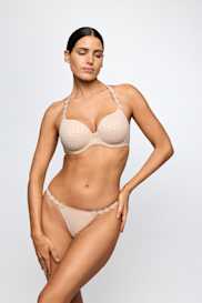 Salesbook image with head | Marie Jo