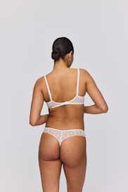 Salesbook image with head | Marie Jo