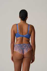 Salesbook image with head | Primadonna