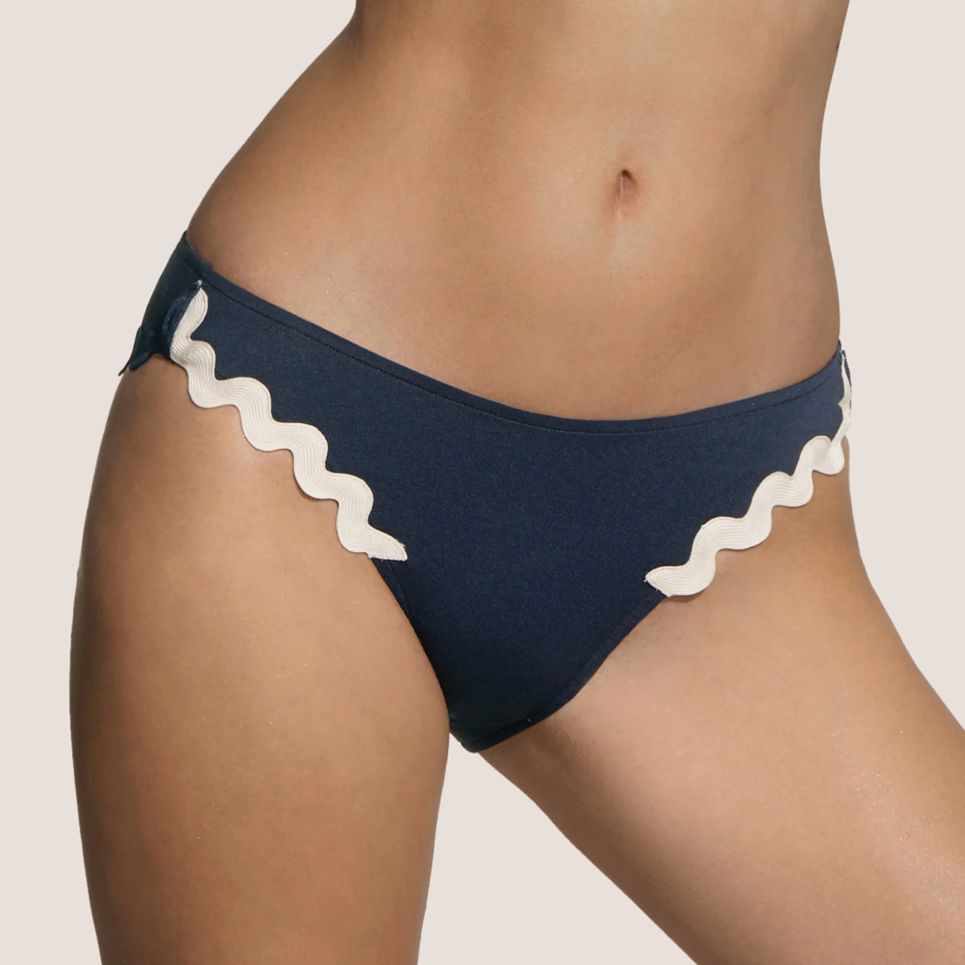 Contrasting logo waist bikini panty