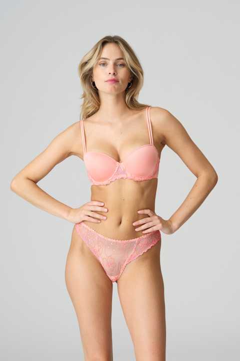 Salesbook image with head | Marie Jo