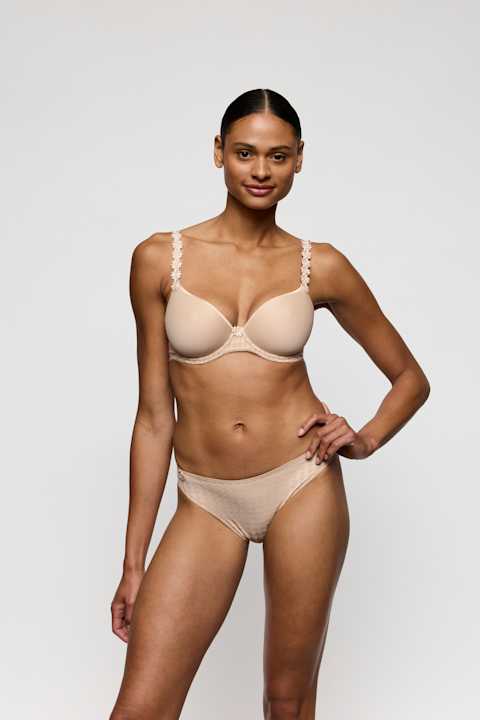 Salesbook image with head | Marie Jo