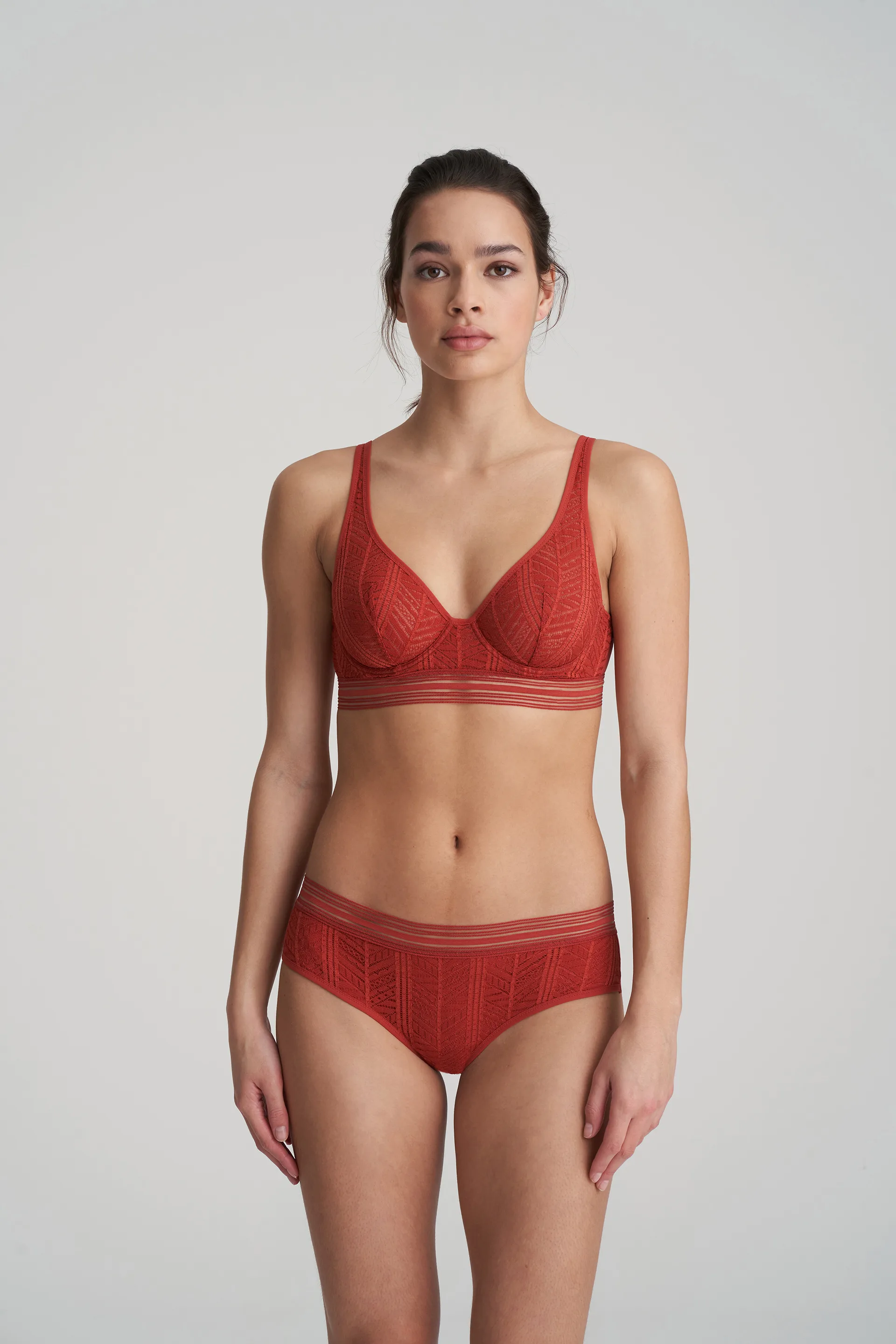 Luxury Lace Underwired Bra in Red