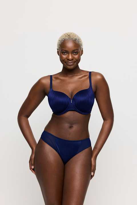 Salesbook image with head | Primadonna