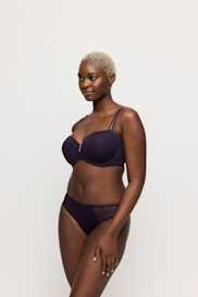 Salesbook image with head | Primadonna