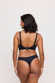 Salesbook image with head | Primadonna