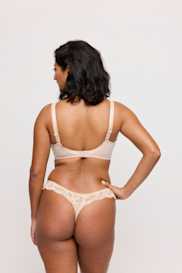 Salesbook image with head | Primadonna