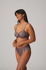 Salesbook image with head | Primadonna