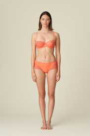 Salesbook image with head | Marie Jo