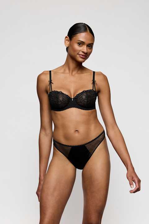 Salesbook image with head | Marie Jo