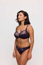 Salesbook image with head | Primadonna