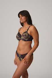 Salesbook image with head | Primadonna