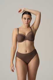 Salesbook image with head | Primadonna