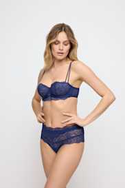 Salesbook image with head | Marie Jo