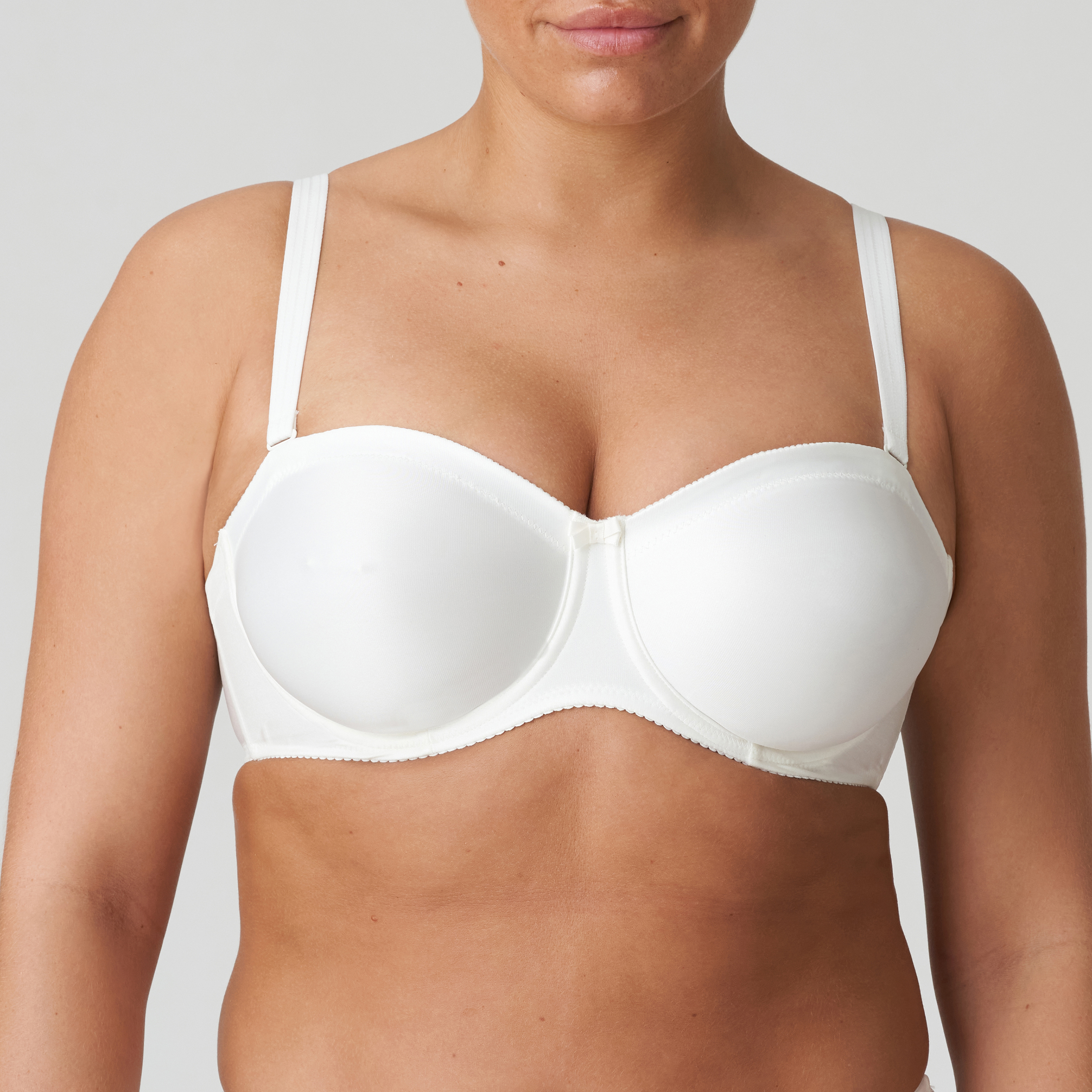 Warners Strapless Bra 36C Underwire Satin Seamless Padded Cups Nude White  01693 • $15.00