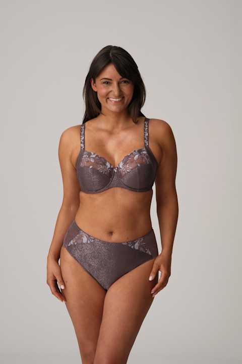 Salesbook image with head | Primadonna