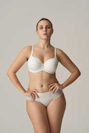 Salesbook image with head | Primadonna