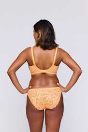 Salesbook image with head | Primadonna