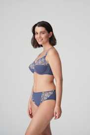 Salesbook image with head | Primadonna