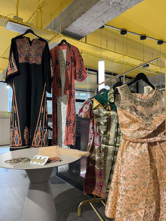 [en-en] Traditional Clothing