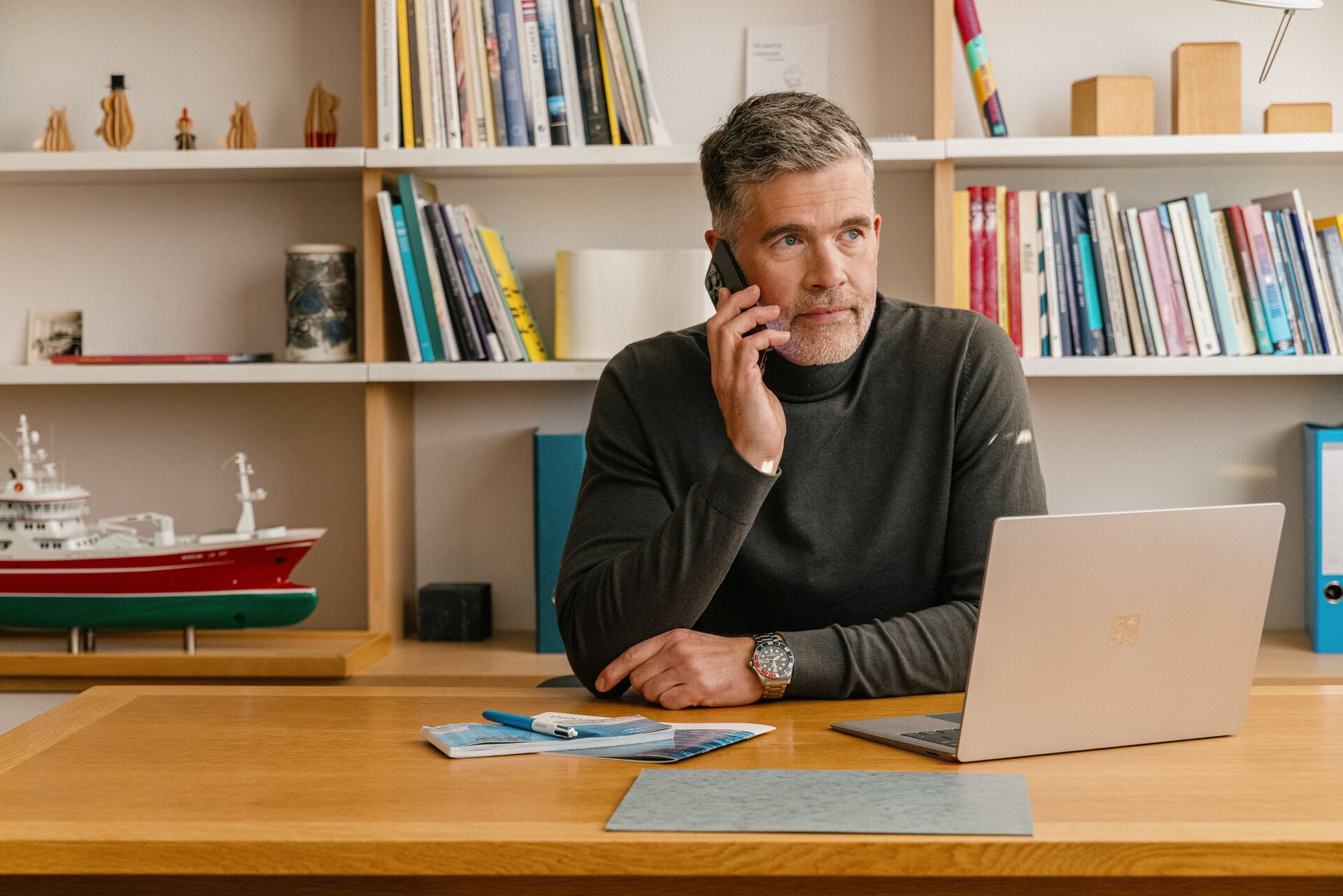 Fyrirtækii sjómaður í síma