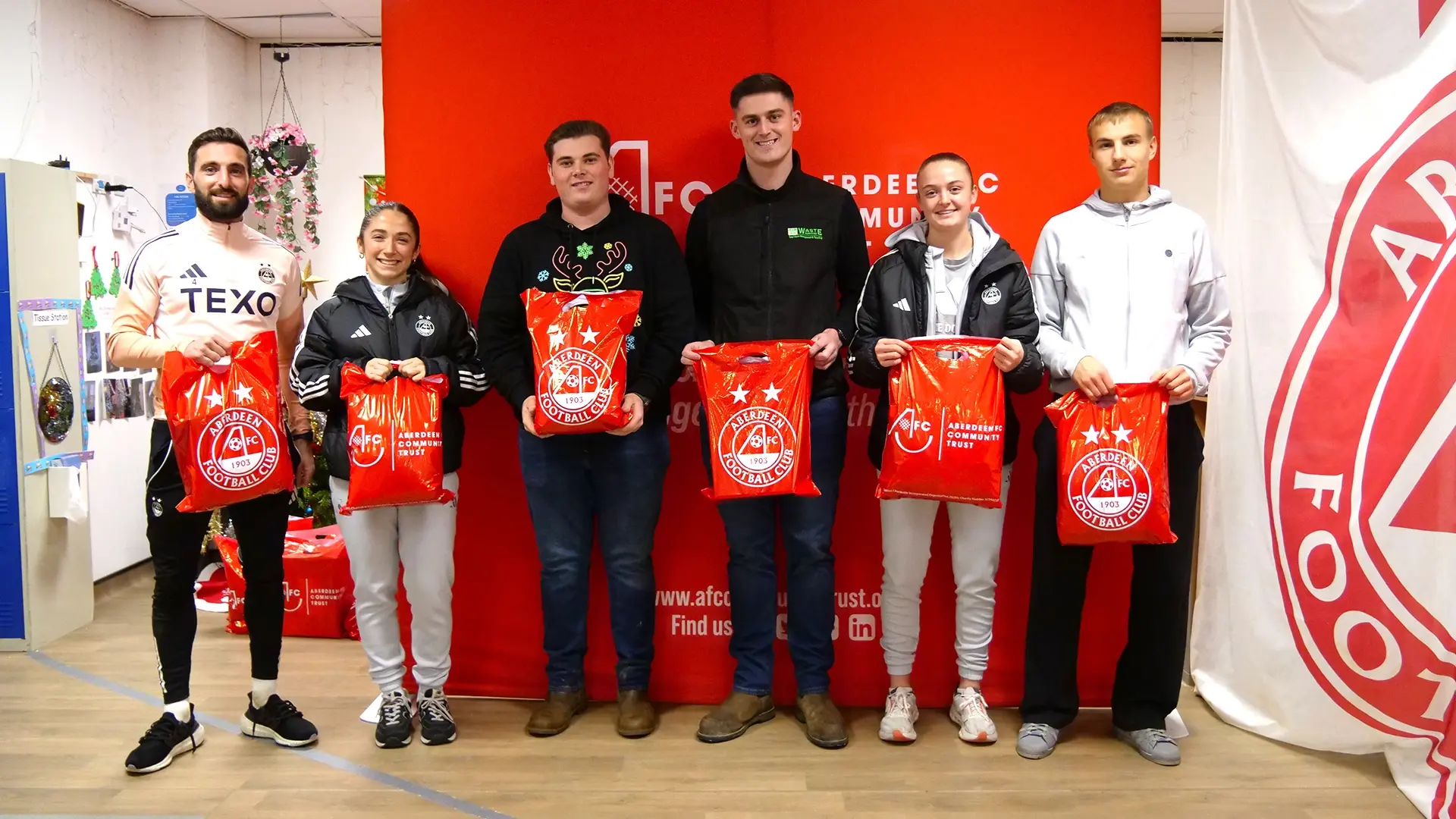 Aberdeen FC Community Trust and Dons Stars Deliver Kit For Christmas image