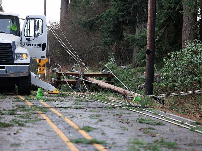 PGE line crews work to restore power near Oregon City, Ore., following an overnight wind event on Dec. 17, 2025 that left thousands of customers without power.