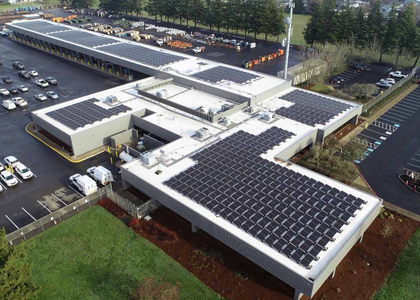 Salem Operations Center: The 420kW system is PGE’s largest solar installation to date and is expected to become fully operational soon. Once online, the solar array is estimated to offset about 80% of the facility’s total power needs. 