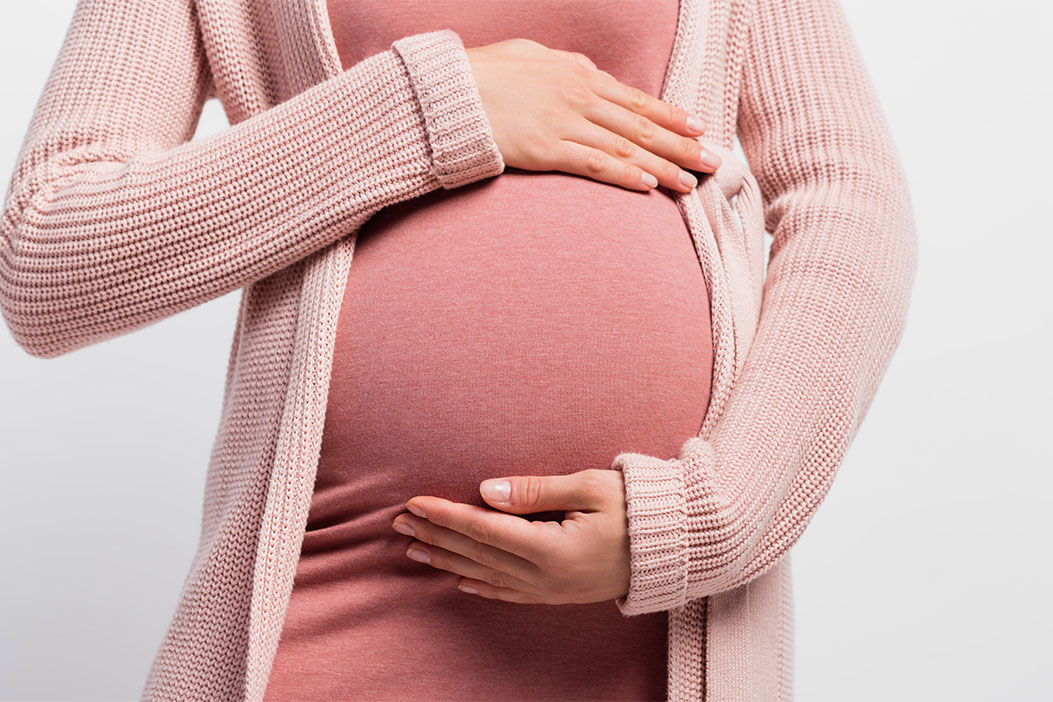 Plano frontal de barriga de embarazada