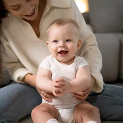 Bebé sano en etapa clave para la prevención de anemia infantil.