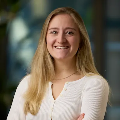 emma-alveres-headshot