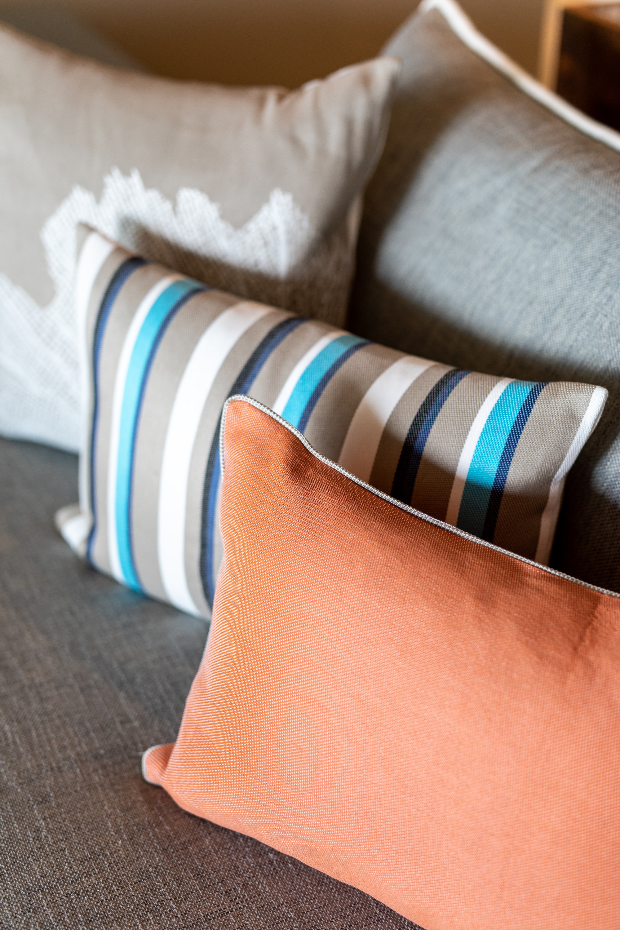 vanelli contract - readymade cushions