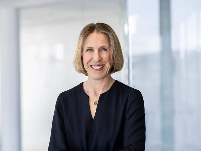 DR. KRISTIN NEUMANN