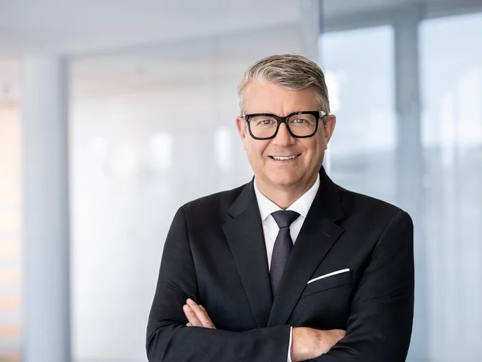 DR. UWE KNOTZER
