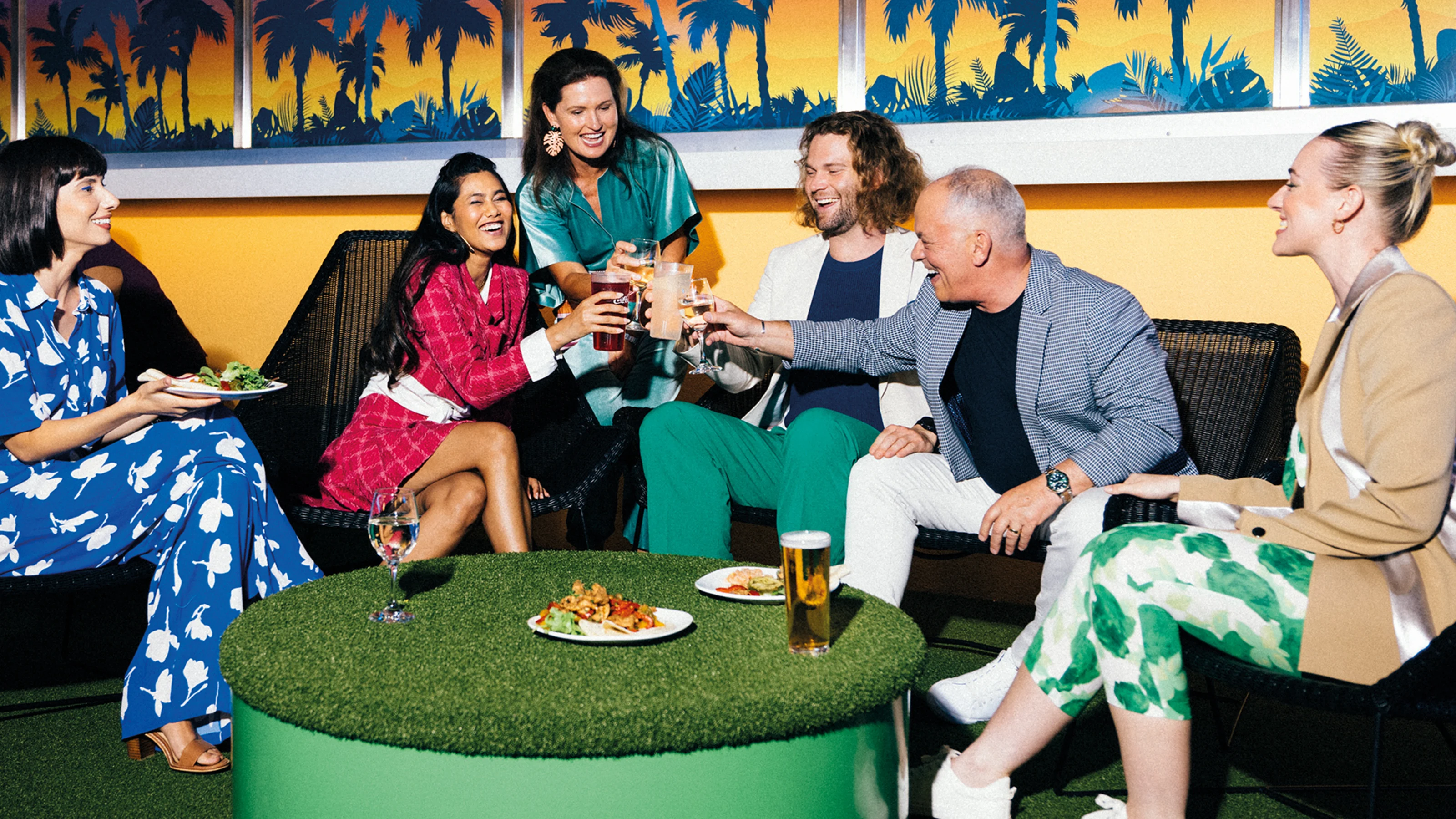 Rain or shine, day or night, make your next party or group event more eventful at Topgolf. We offer versatile event catering packages perfect for your next birthday party, company event or social get-together!