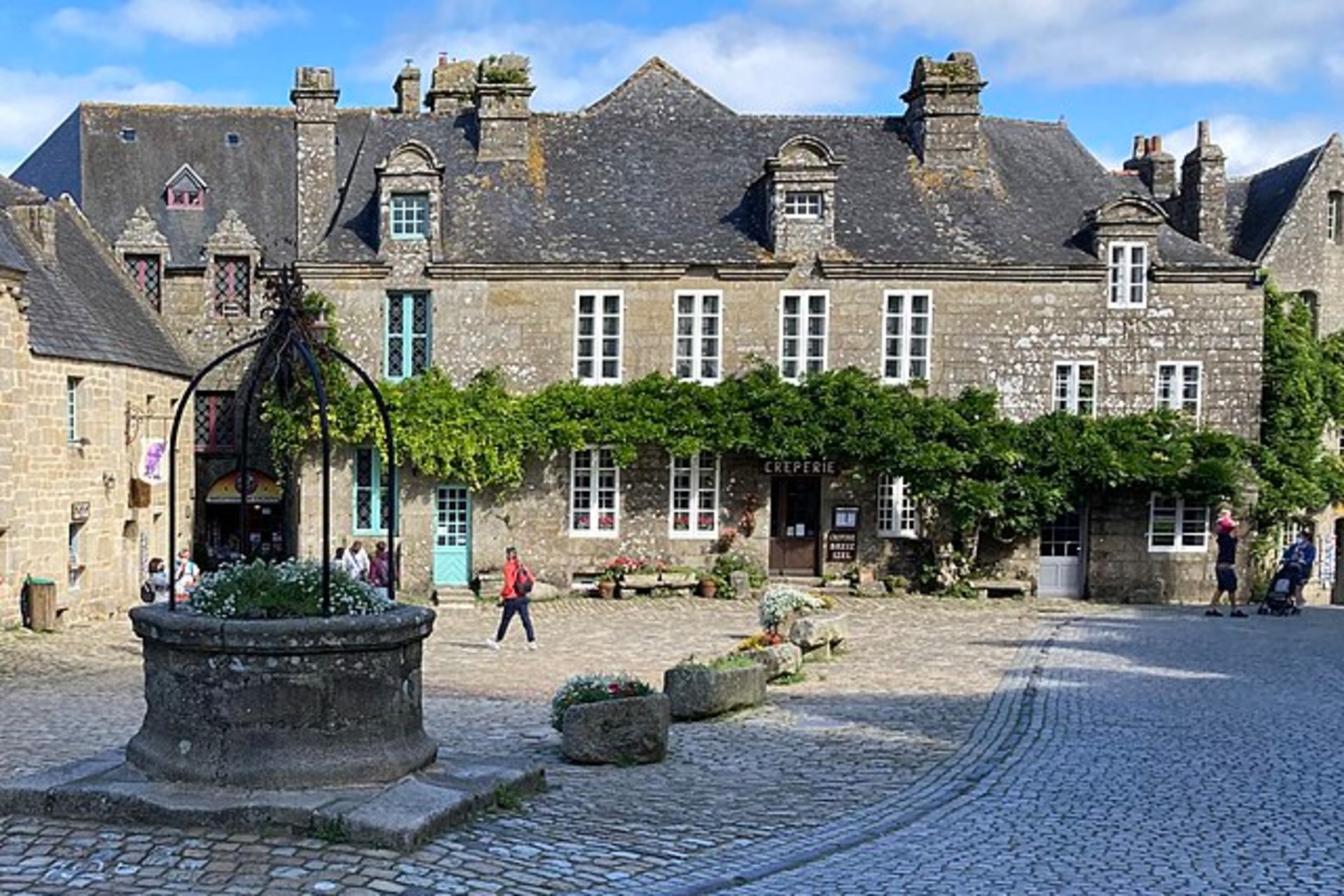 Locronan, à la découverte d'un village au charme et histoire Bretonne