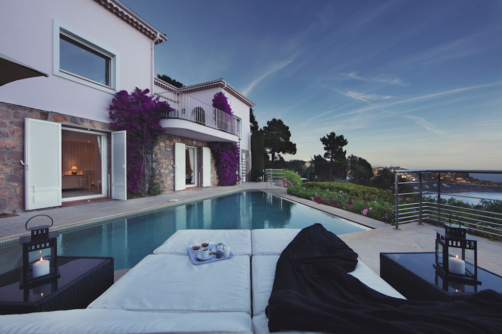 Temps de Noël à la villa de vacances avec piscine