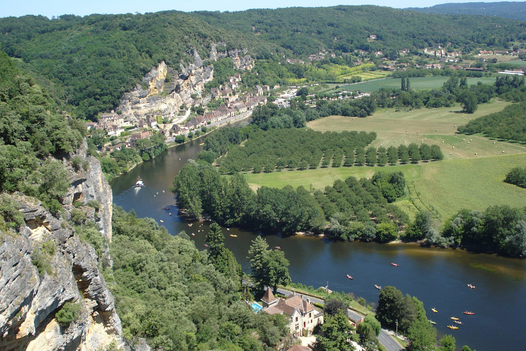 Canoë sur les rives de la Dordogne
