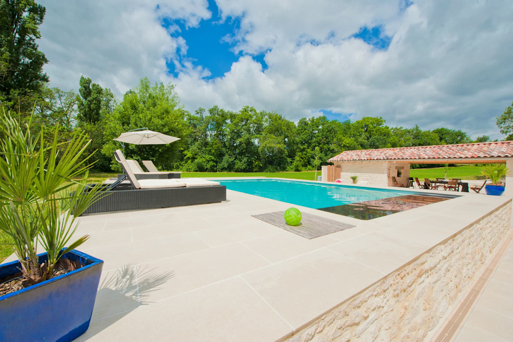 Private pool with terrace