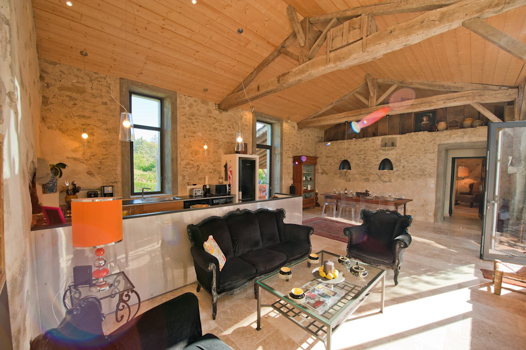 Salon dans le sud ouest de la france maison de vacances